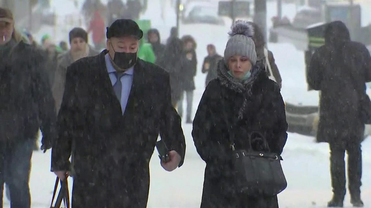 Синоптики предупреждают жителей столичного региона о гололедице и сильном снеге. смотреть онлайн