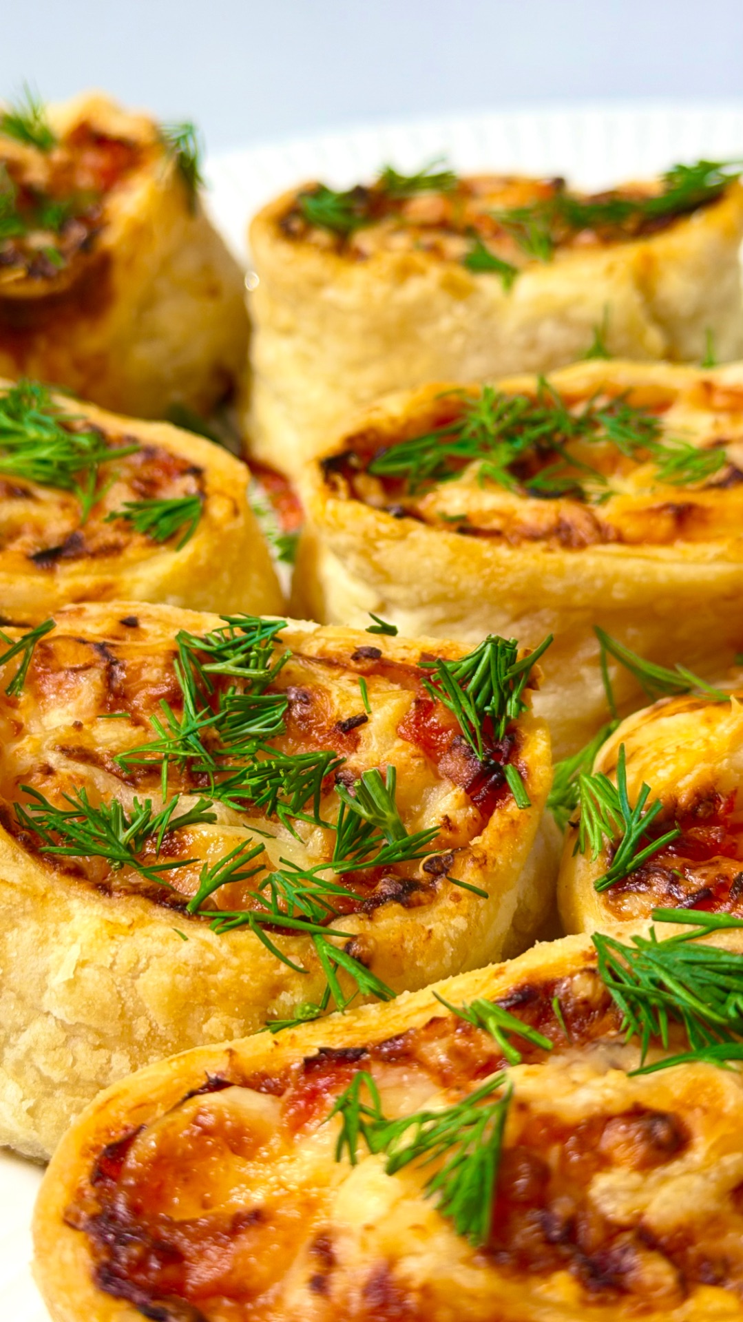 Рулетики с сыром и ветчиной