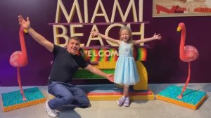 Настя и папа в музее сладостей и конфет