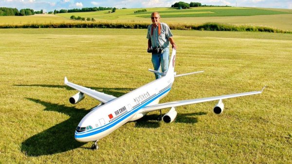 Потрясающий "A340-300" демонстрация полёта