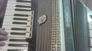 Аккордеон: детская песенка "Жили у бабуси"