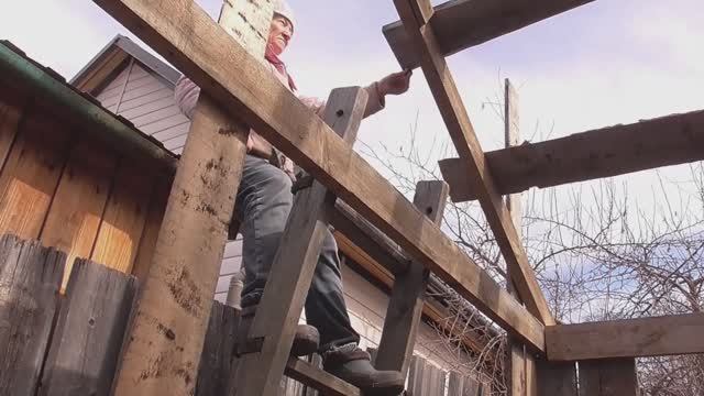 Сарай своими руками. Часть 2. Апрель, май 2025 г. смотреть онлайн