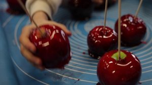 Мастер-класс по яблокам в горячей карамели 🍎