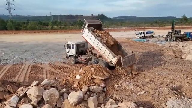 Filling Pit Water By Mountain Rock смотреть онлайн