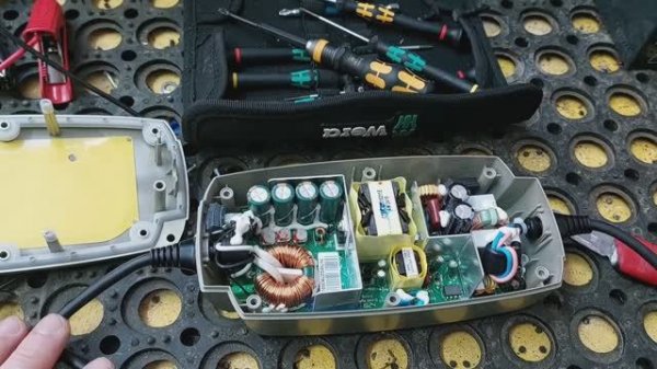 CTEK MXS  10
Вскрытие. Разборка. 
Автоматическое Зарядное Устройство аккумулятора. 
Для мажоров...))