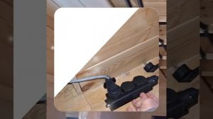 1000048379.mp4 (Собака наблюдает за устройством лестницы на 2 этаж в доме А-фрейм)