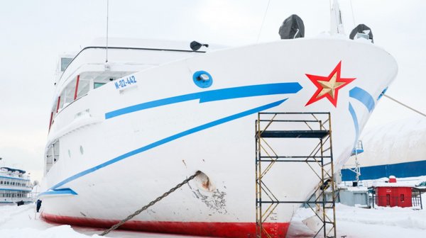 Как зимуют круизные теплоходы в Хлебниковском затоне под Москвой?