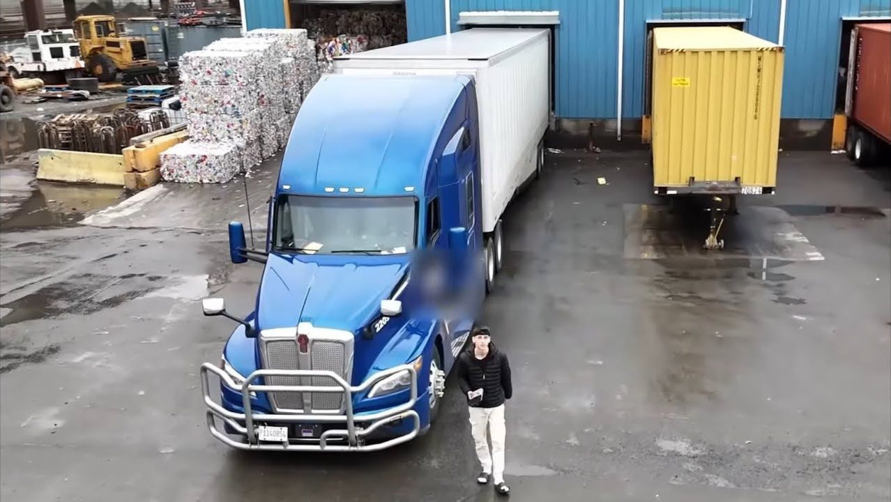 noname_trucker | РАБОТА НА ТРАКЕ В США. ВЕЗУ МУСОР. СТОПНУЛИ КОПЫ смотреть онлайн