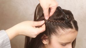 Красивая прическа с ободком для девочки