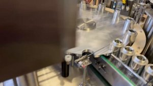 Розлив клея в металлическую банку