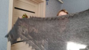 Серые ажурные пуховые платки и косынки больших размеров.