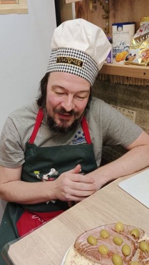 Настоящая русская пицца с тунцом из поддельной итальянской 4 сыра.