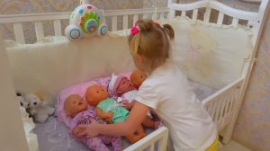 Настя как мама и её куклы пупсики