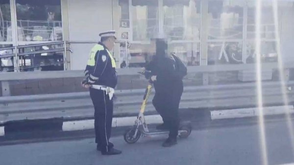В Сочи составляют протоколы на самокатчиков-нарушителей