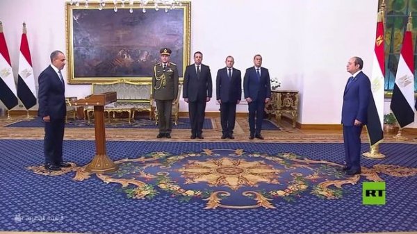 13 وزيرا يؤدون اليمين الدستورية أمام الرئيس عبد الفتاح السيسي