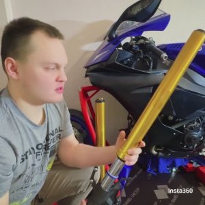 Ремонт передней вилки мотоцикла или переборка перьев амортизаторов Yamaha R1 2019г.в.