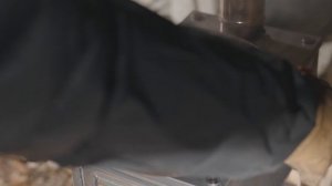 Зимний кемпинг в снегу с собакой . Теплая палатка . Дровяная печь ASMR