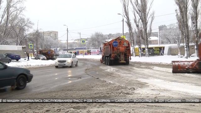 Дорожные службы Волгограда справляются с последствиями непогоды смотреть онлайн