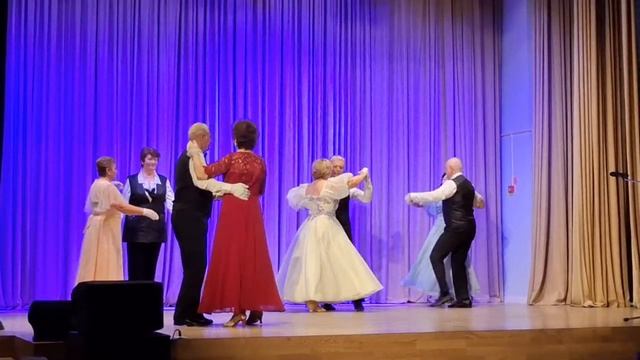 Казаурина, вальсовая кадриль
клуб ИБТ Миньон
Танцуем вместе