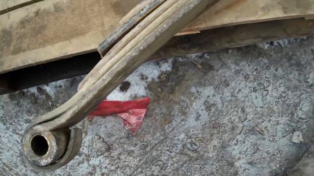 ТАТА 613 меняем передние рессоры. смотреть онлайн