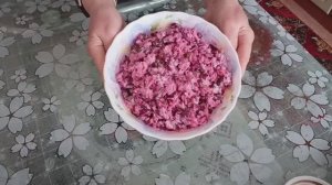 Салат со свёклой, тунцом и фасолью — простой, сытный и очень вкусный!