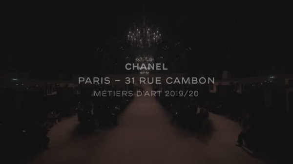 Показ женской коллекции Chanel Métiers d’Art  2019-2020