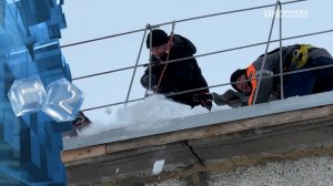 Главой города была поставлена задача - усилить работу по ликвидации снега и наледи на крышах МКД