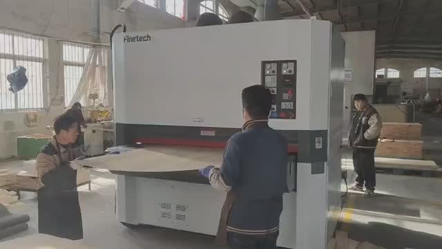 Finetech SR-RP 1800 -это тяжелый калибровально шлифовальный станок для широких изделий из дерева