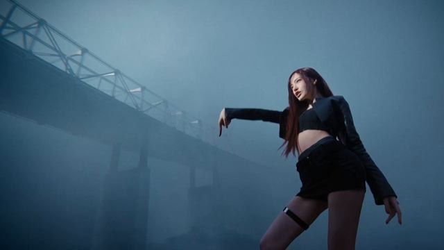 IVE 『BANG BANG』OFFICIAL MV смотреть онлайн