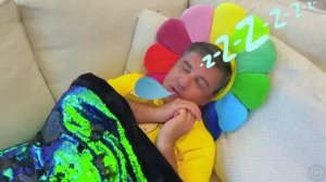 Nastya makes a new room for dad