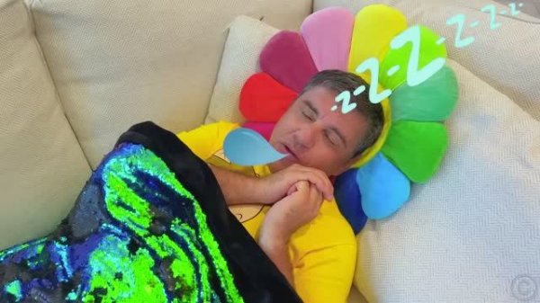 Nastya makes a new room for dad