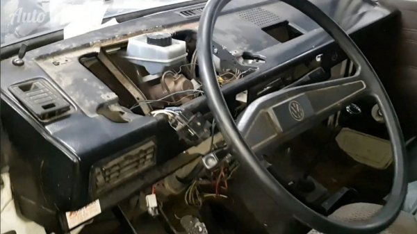 Подборка Жесть на СТО #55-56.Daihatsu Bon.Кулак дружбы✊️"БОРЩ КАРЕН".VW T3 1985г.в.Рвёт кузов Mazda3