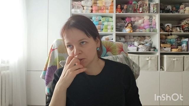 Зубастые цветочки размышления лицом в кадре утки в шапке