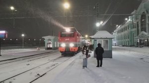 ЭП2К-052 с поездом № 2 «Россия» прибывает в Омск