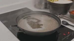 Кемпинг под проливным дождём с собакой . Караван с 3 спальнями . Шум волн ASMR