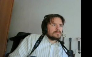 Играю на укулеле и пою