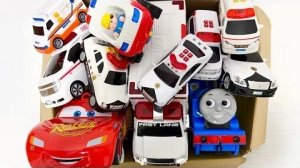 Мини-заезд на машине скорой помощи и полицейской машине ☆ Тест на экстренный заезд ☆ заезд на склоне