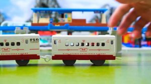 Поезда! Детская железная дорога! Играем в игрушки!