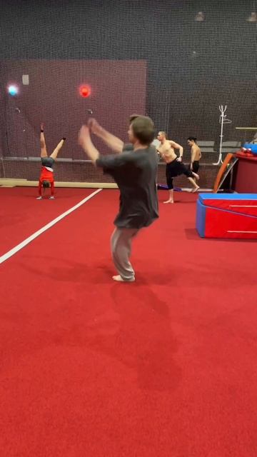 зал Рассвет #parkour #tricking #freerun #flip смотреть онлайн