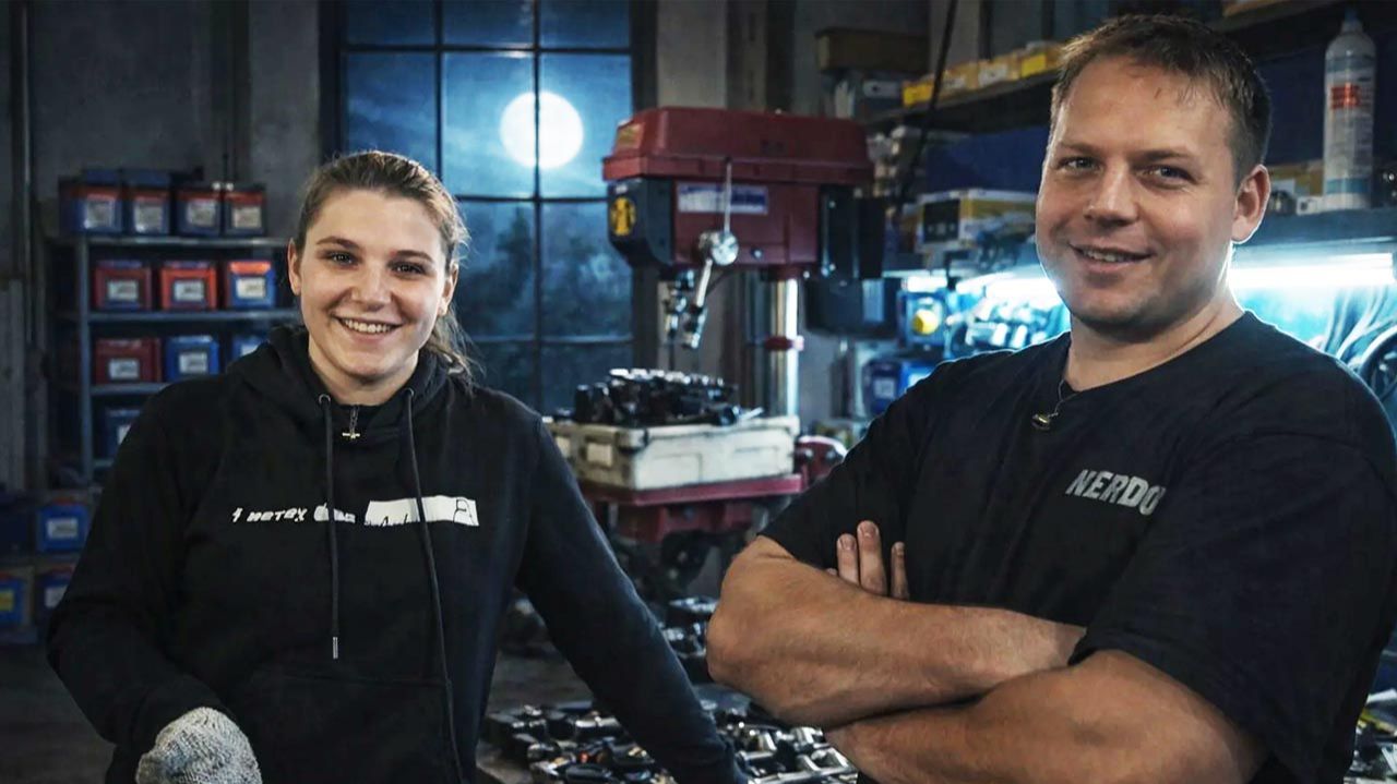 РЕМОНТ ДО 2-Х НОЧИ! ВСЕ АККУМУЛЯТОРЫ НА СВАЛКУ?! смотреть онлайн