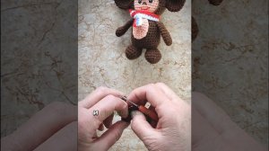 Соединяем ножки Чебурашке. Амигуруми.
