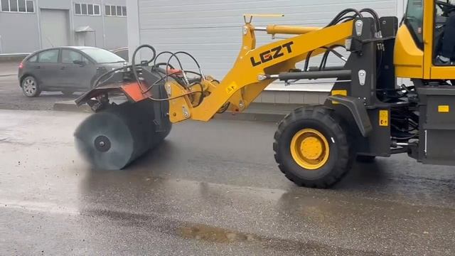 фронтальный погрузчик LGZT LG928 со щеткой в СПб смотреть онлайн