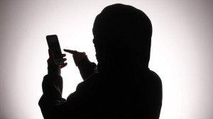 Мошенники научились превращать телефоны жертв в банковские карты