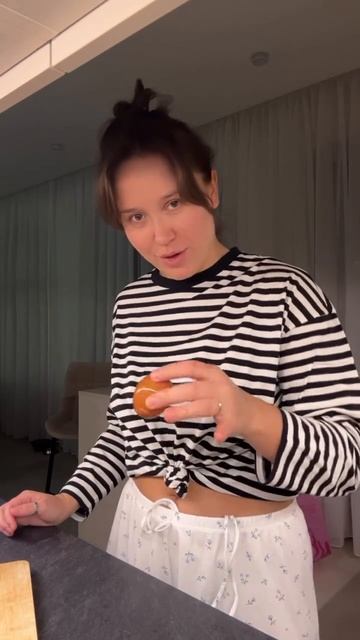 Чистим яйца за 2 секунды смотреть онлайн