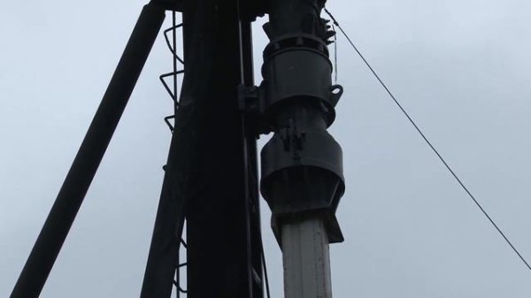 Забивка сваи 8 м.