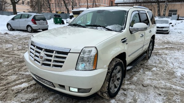 Cadillac Escalade 2007 год 985.000₽