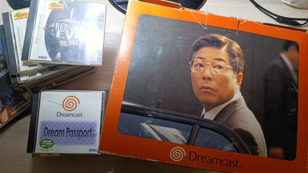 Dreamcast посоедняя консоль от Sega