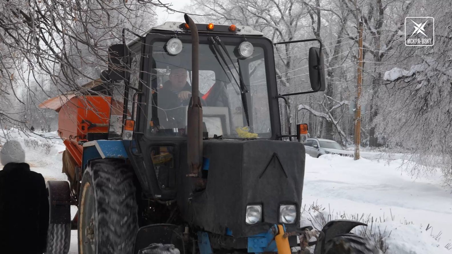 Коммунальщикам выдохнуть не получится. На смену морозам пришли снегопады! смотреть онлайн
