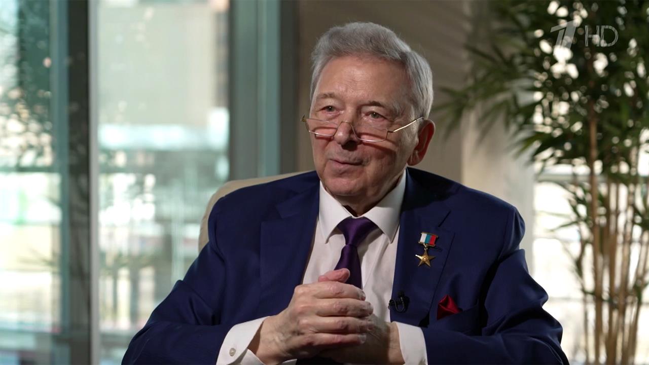 Поздравления с днем рождения принимает глава Национального центра эндокринологии Иван Дедов. смотреть онлайн