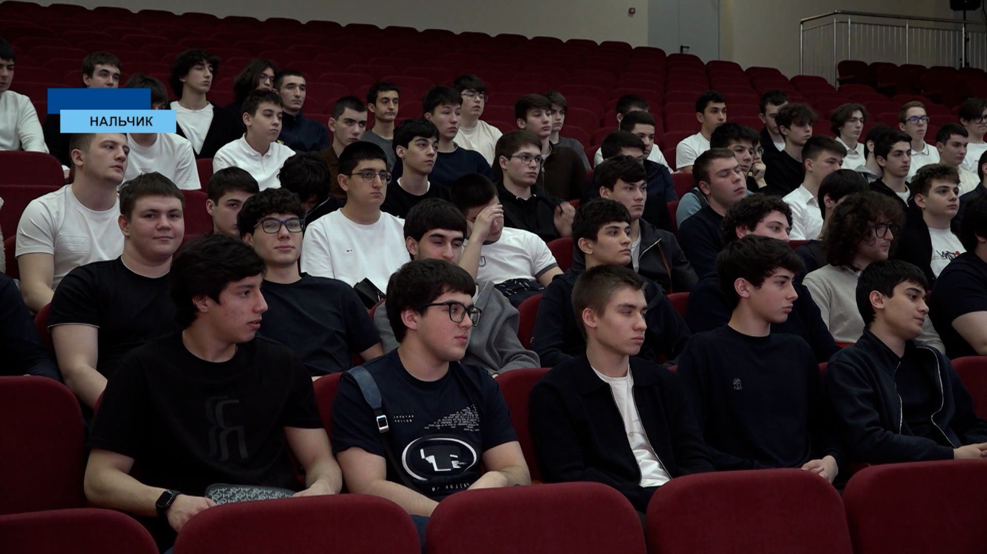 В рамках месячника оборонно-массовой работы военный комиссар КБР встречался со школьниками